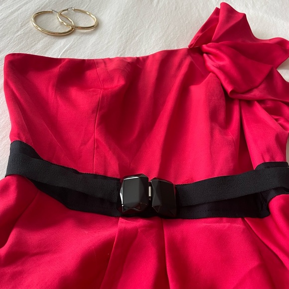 BCBG Max Azria red satin tiered one shoulder party dress! Size 6. - Picture 3 of 5
